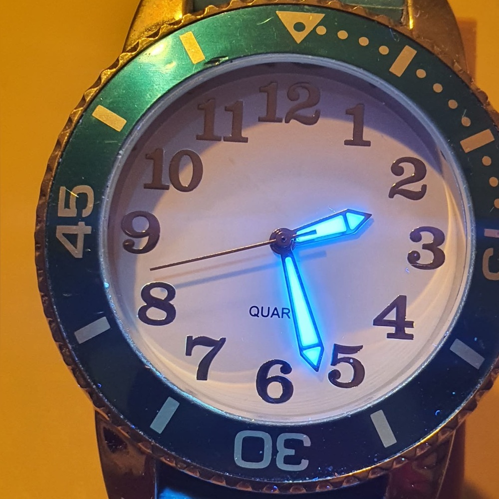 🦋10/$20🦋 Silver /Blue Silicone Diver Style Women's Watch